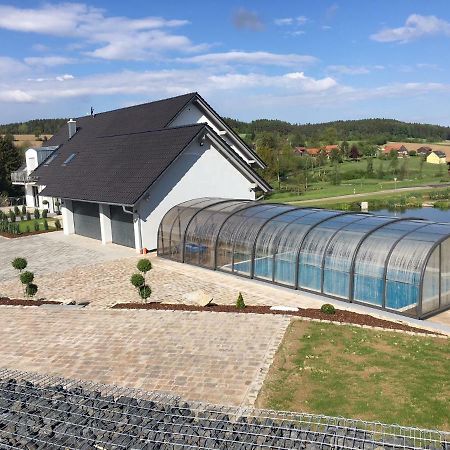Landhaus Ferienwohnungen Mit Pool Und Wellness Neukirchen-Balbini Εξωτερικό φωτογραφία