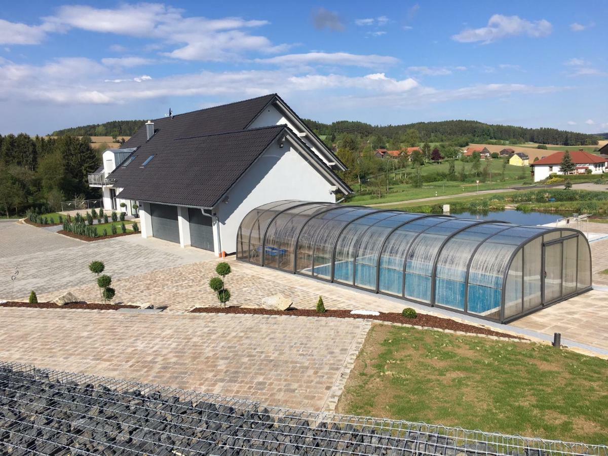 Landhaus Ferienwohnungen Mit Pool Und Wellness Neukirchen-Balbini Εξωτερικό φωτογραφία